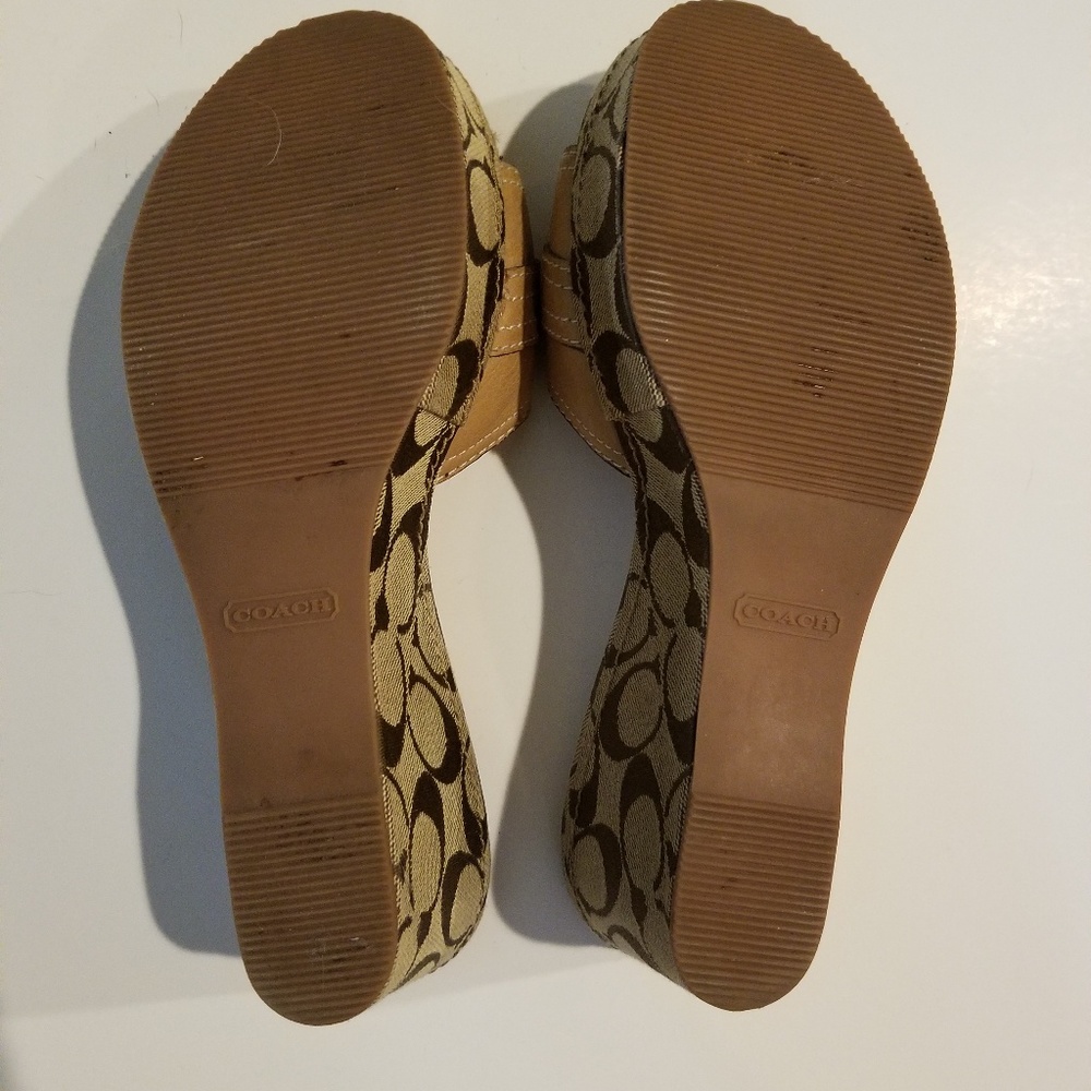 Ladies size 8 Coach wedges in excellent condition - Picture 3 of 3
